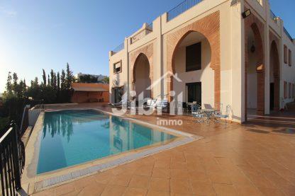 Superbe villa avec jardin et piscine